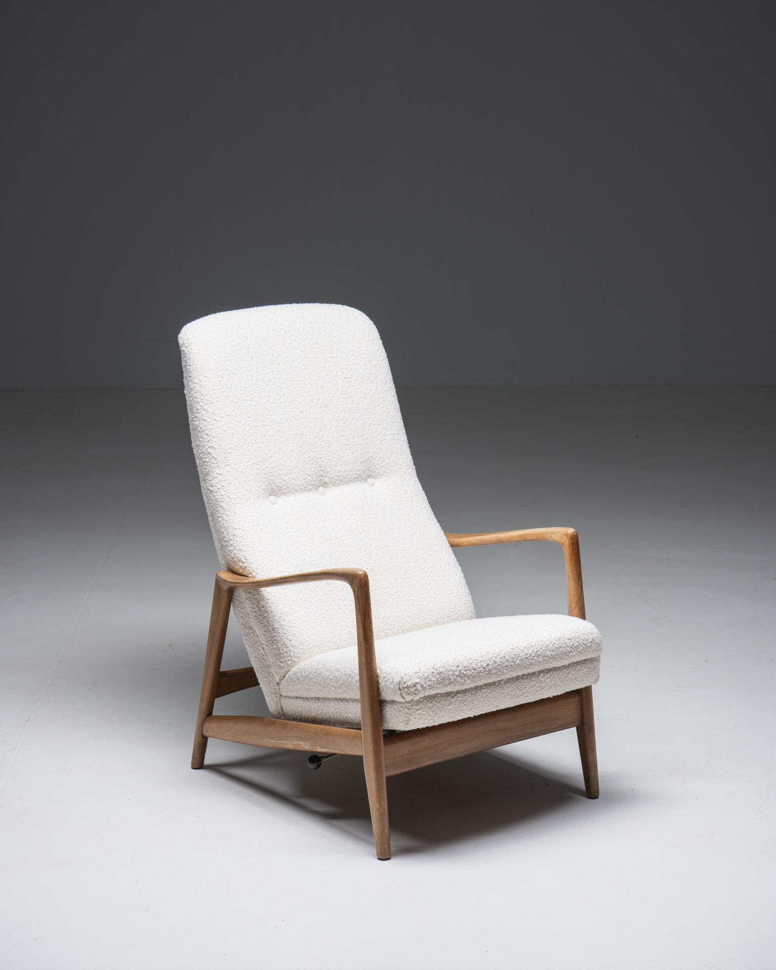 2425lounge-chair-gio-ponti-cassina-model-8290a0a-2_1