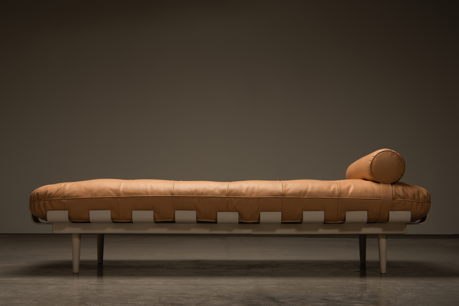 RARE DAYBED IN NATURAL LEATHER — collection — Modest Furniture