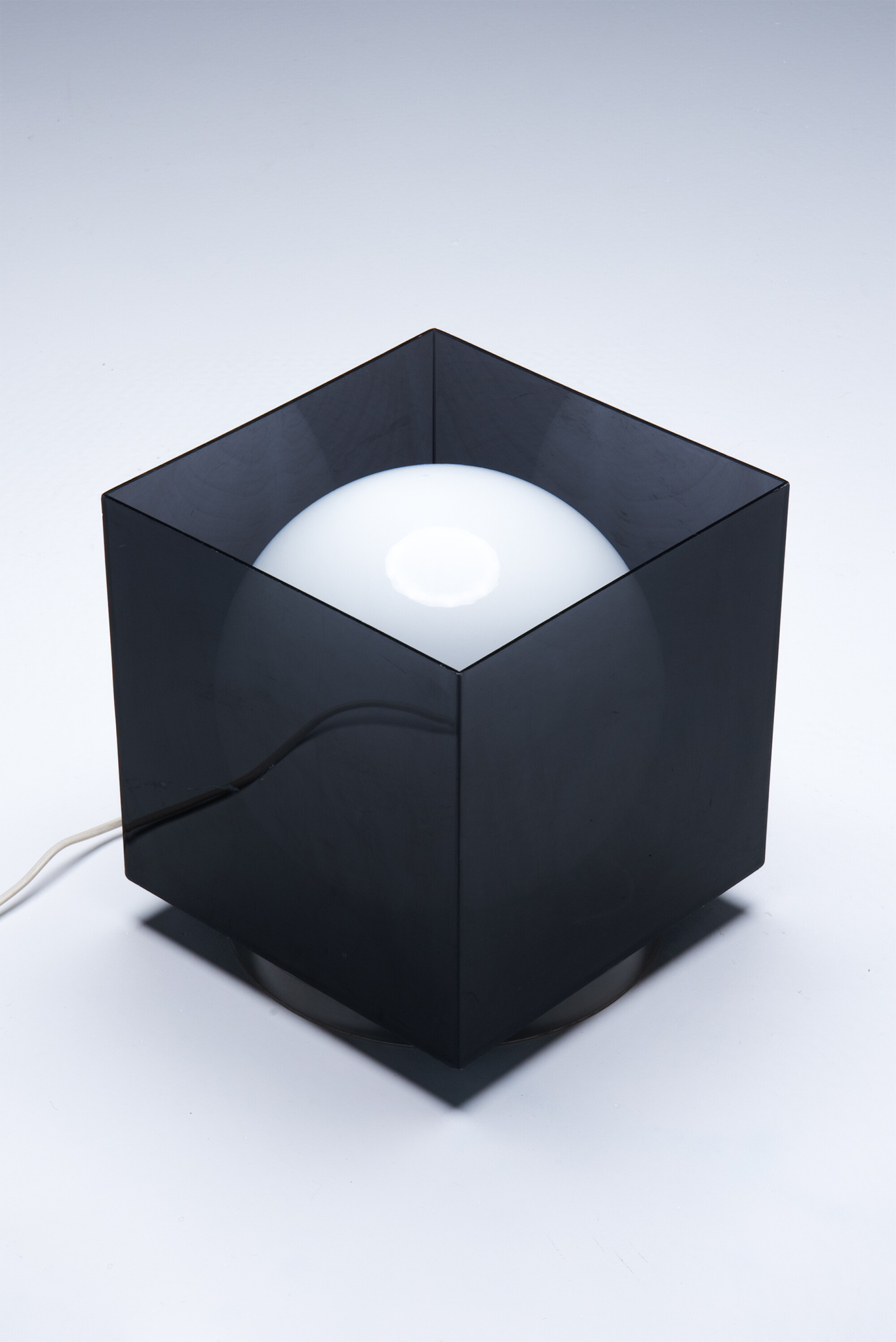 italian-table-lamp-acrylic-cube-inner-white-glass-sphere-60s3AqvT