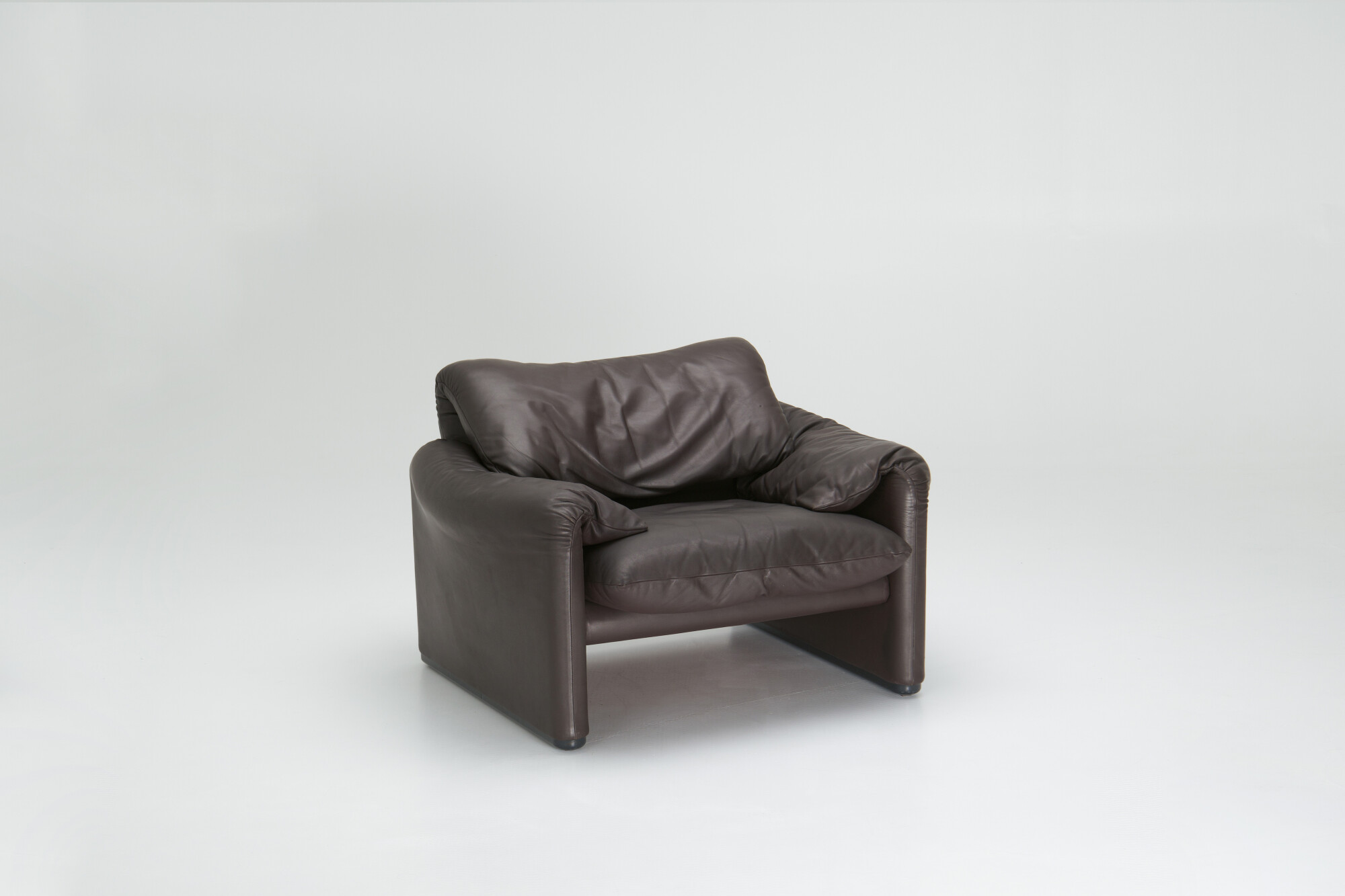 maralunga-sofa-by-vico-magistretti-for-cassina-05oW6B