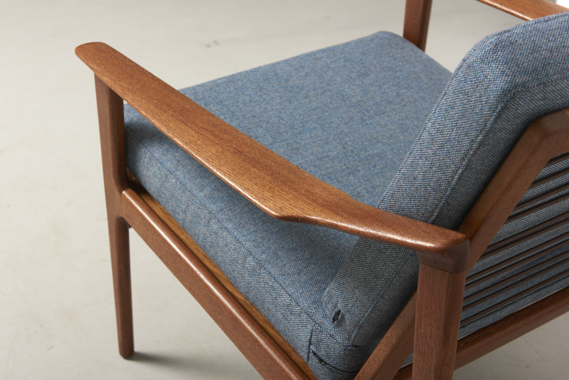 modestfurniture-vintage-1466-easy-chair-teak-style-ib-kofod-larsen06