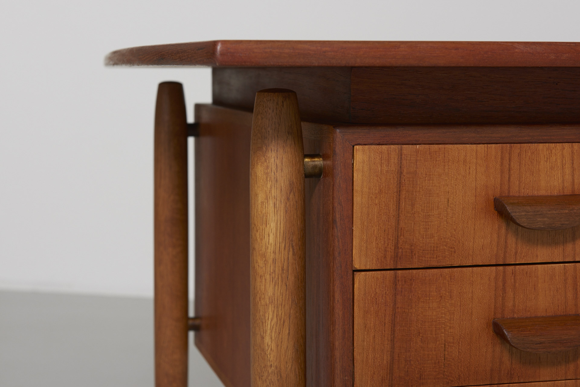 modest furniture vintage 1502 danish desk in teak with oak legs 02