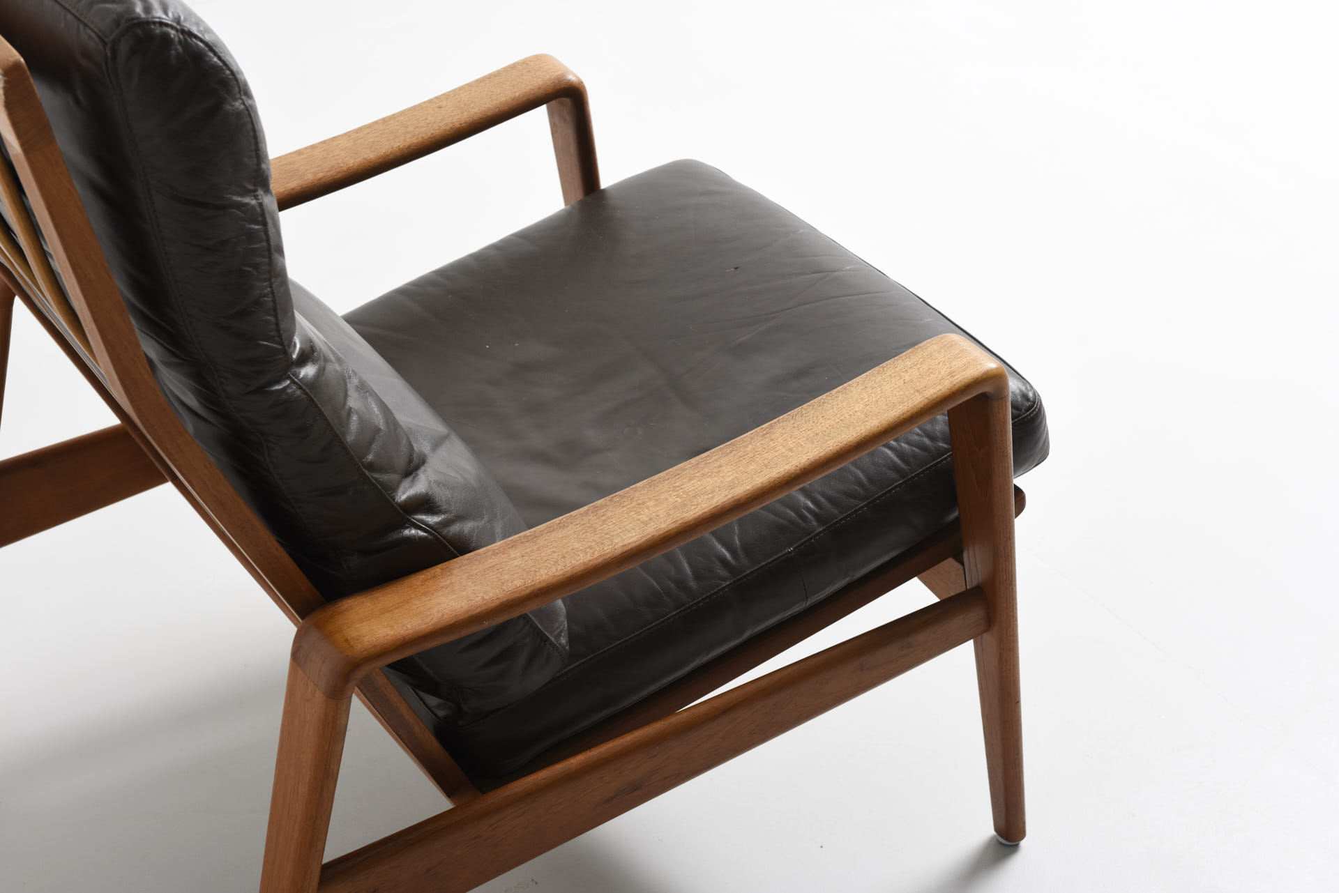 modest furniture vintage 1754 highback easy chair arne wahl iversen01