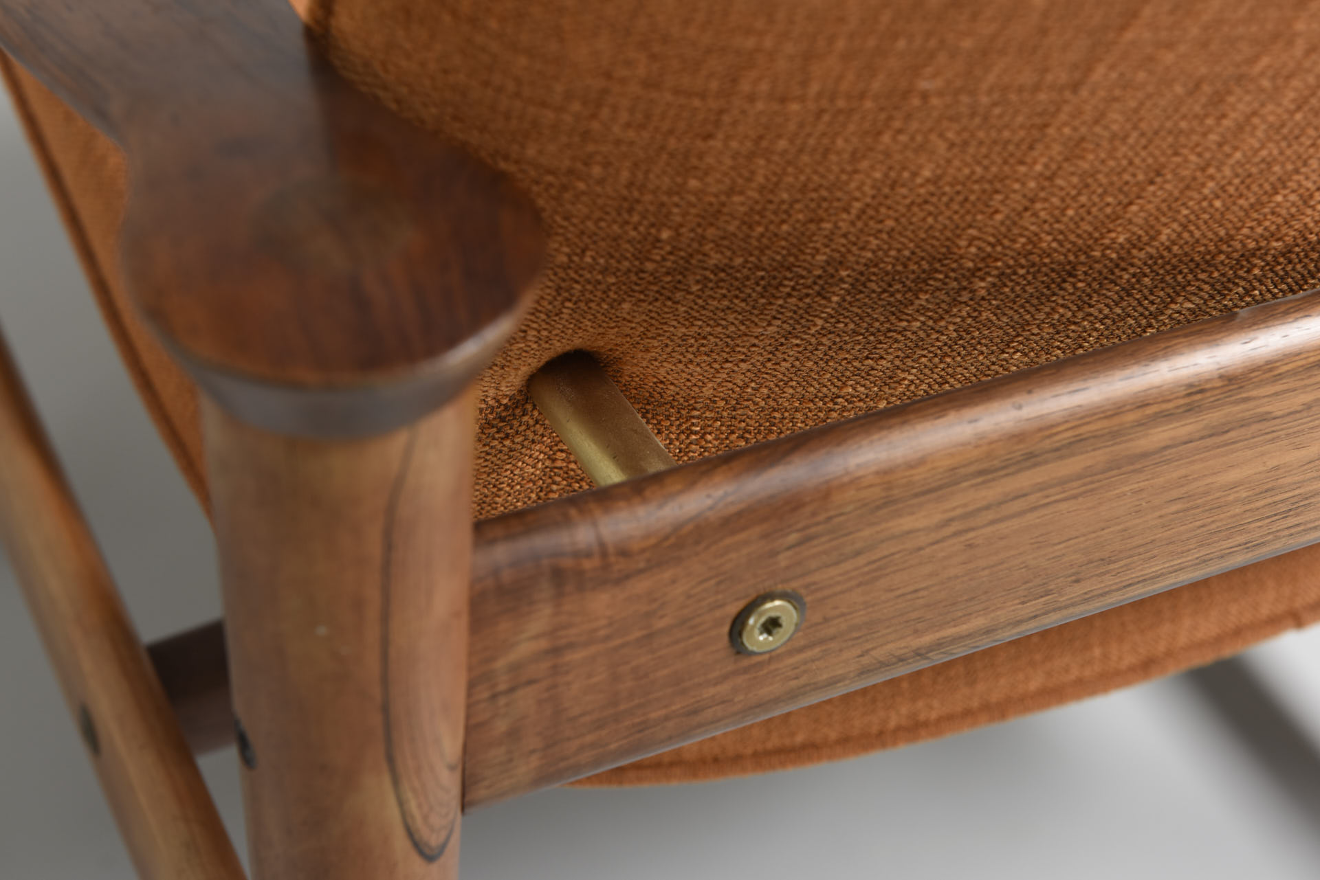 modestfurniture-vintage-1779-fredrik-a-kayser-easy-chairs-rosewood-model-711-vatne-lenestolfabrikk01