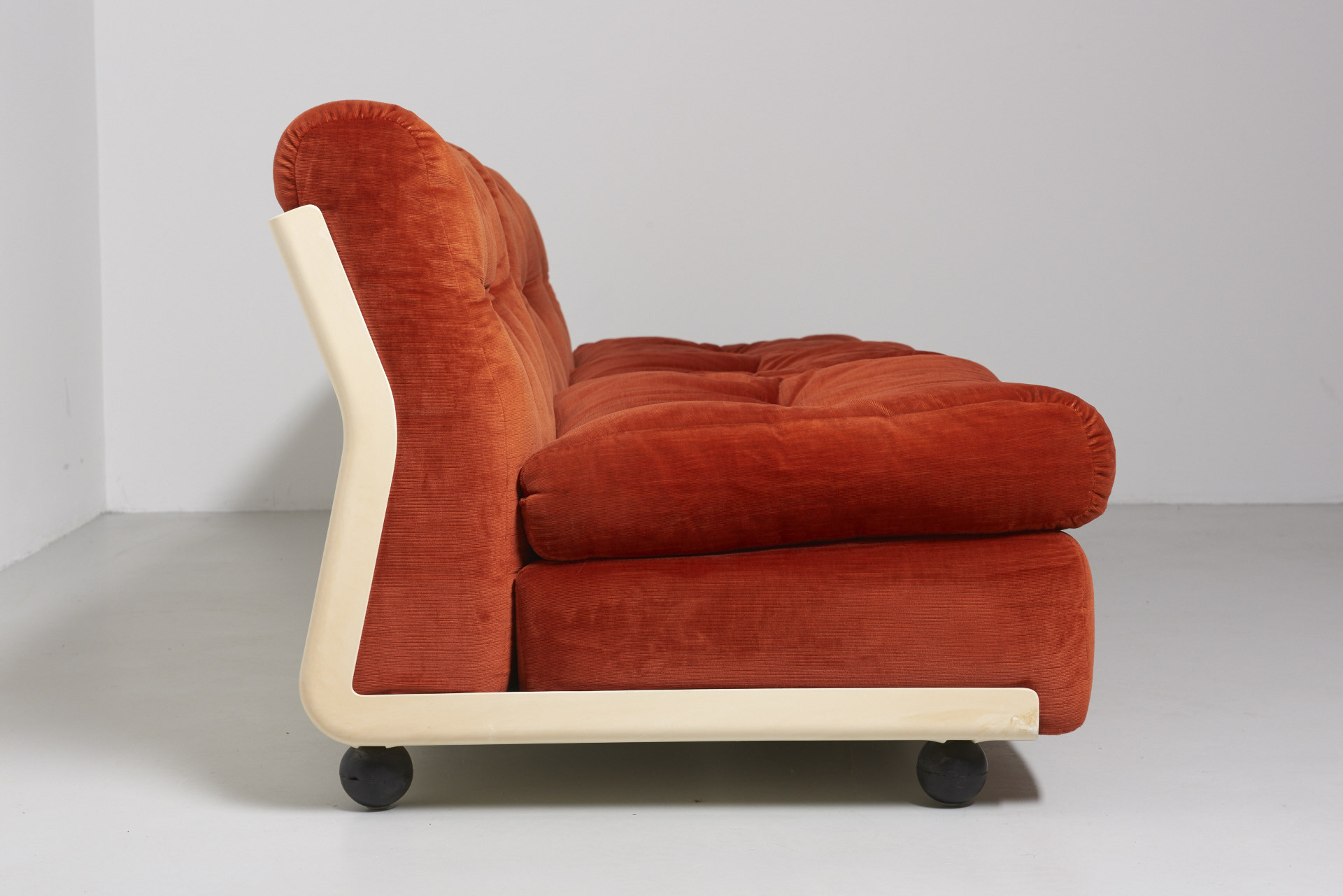 modest furniture vintage 1828 mario bellini amanta orange 01