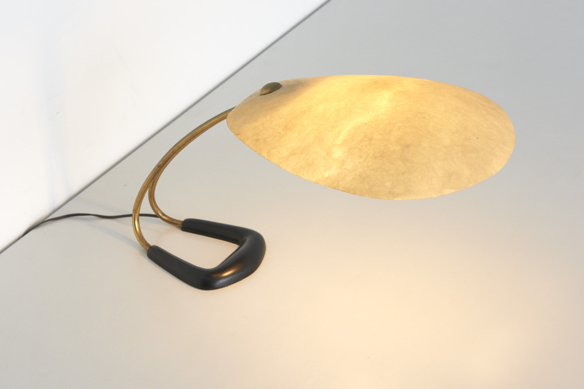 modestfurniture-vintage-2284-table-lamp-carl-auboeck-brass-fibreglass04