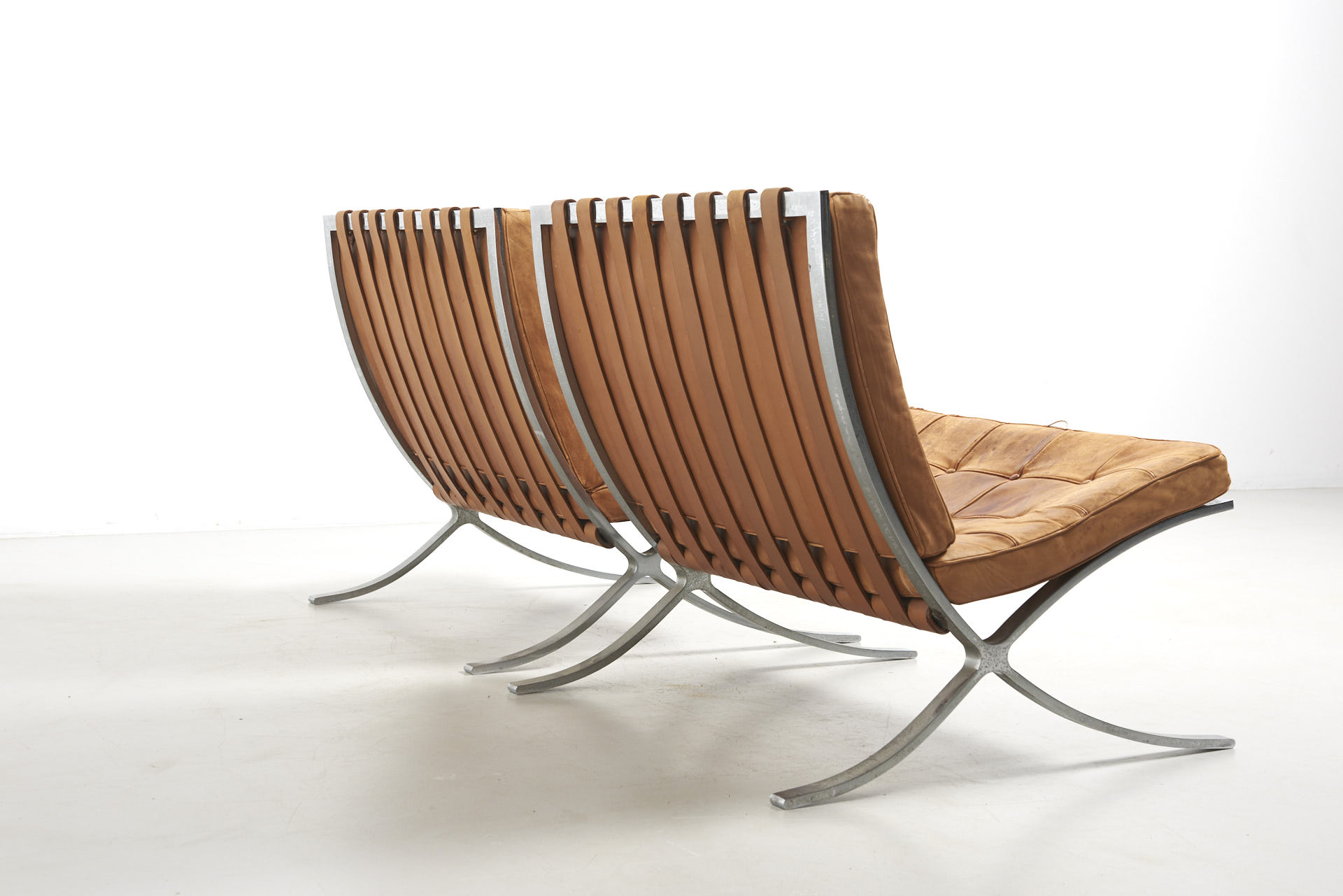 modestfurniture-vintage-2579-mies-van-der-rohe-barcelona-chairs-knoll-internaltional05