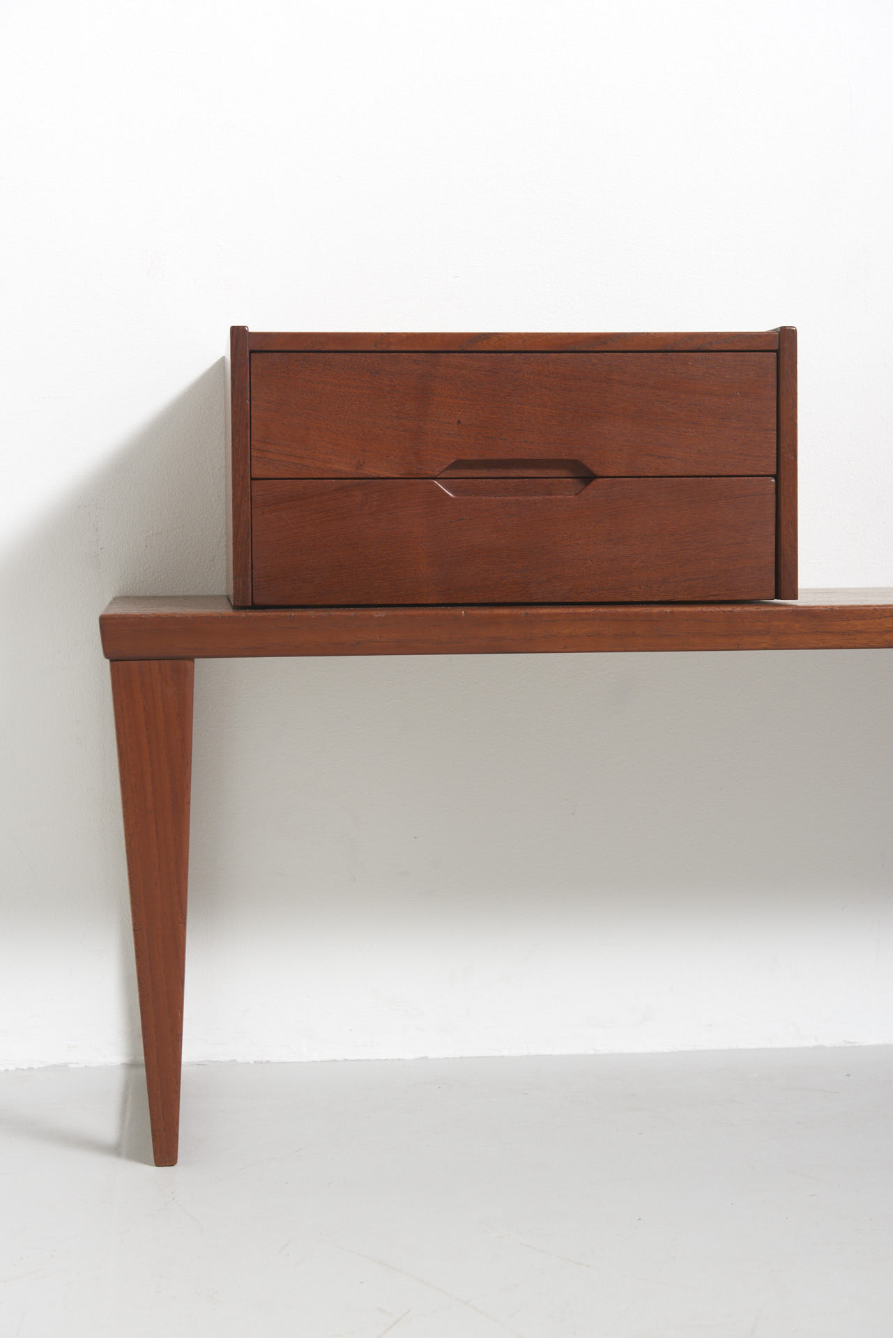 modestfurniture-vintage-2742-kai-kristiansen-hallway-furniture-by-aksel-kjersgaard05