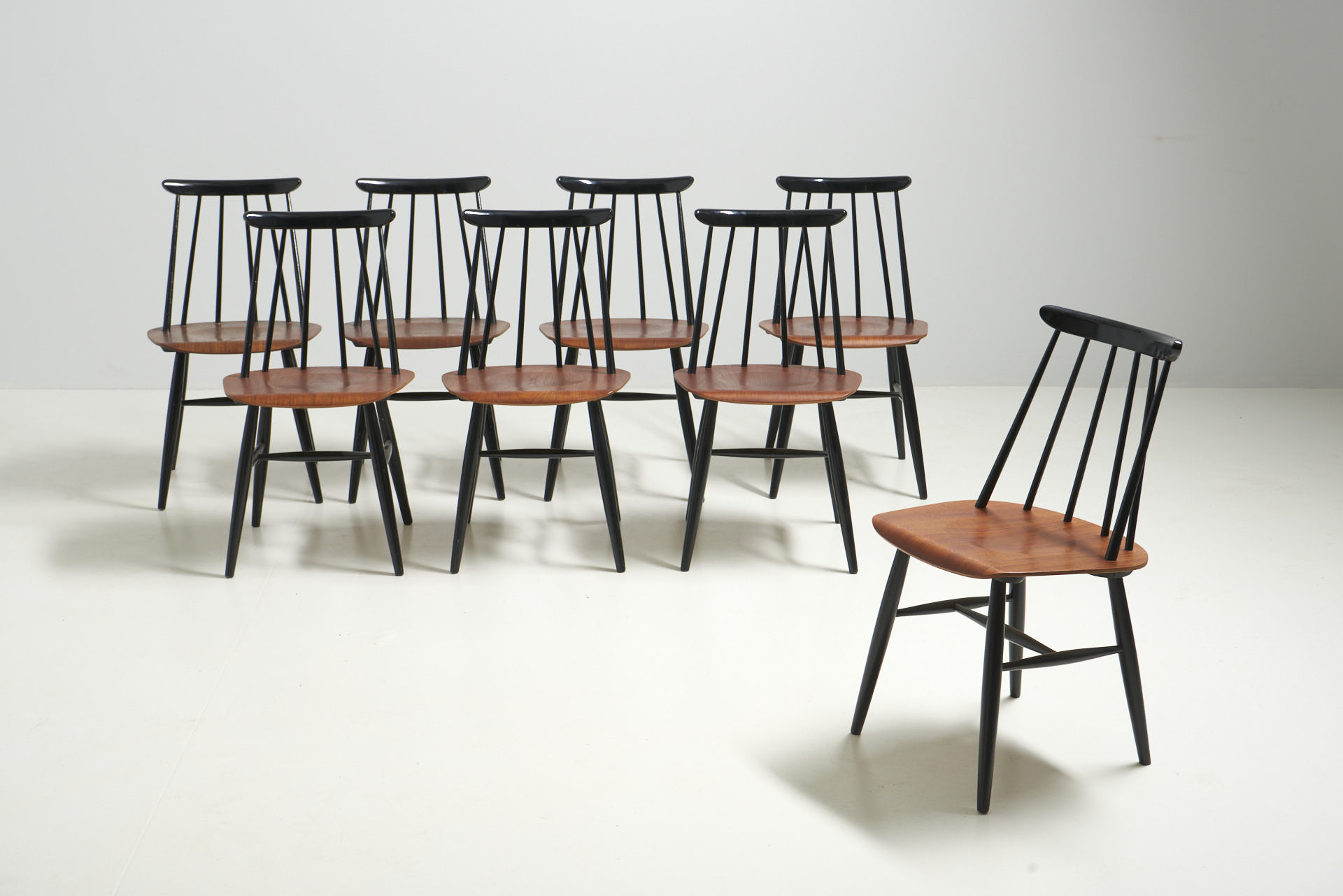 modestfurniture-vintage-3108-ilmari-tapiovaara-asko-table-chairs01
