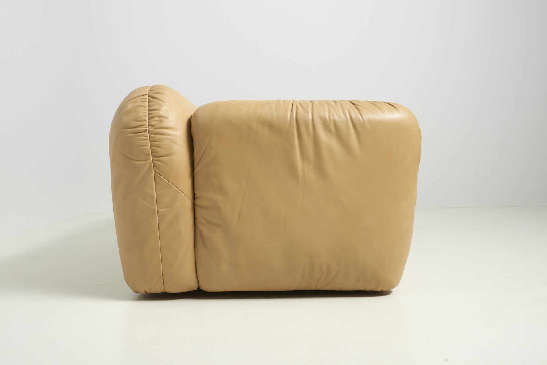 modestfurniture-vintage-3146-camel-leather-sofa-3-seat03