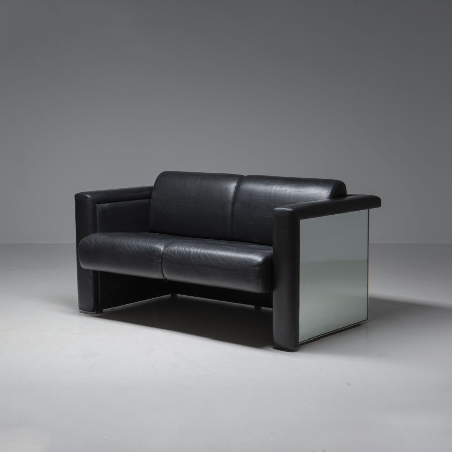0001trix-and-robert-haussmannknoll-int-sofa-black-leather-and-mirrored-back-11