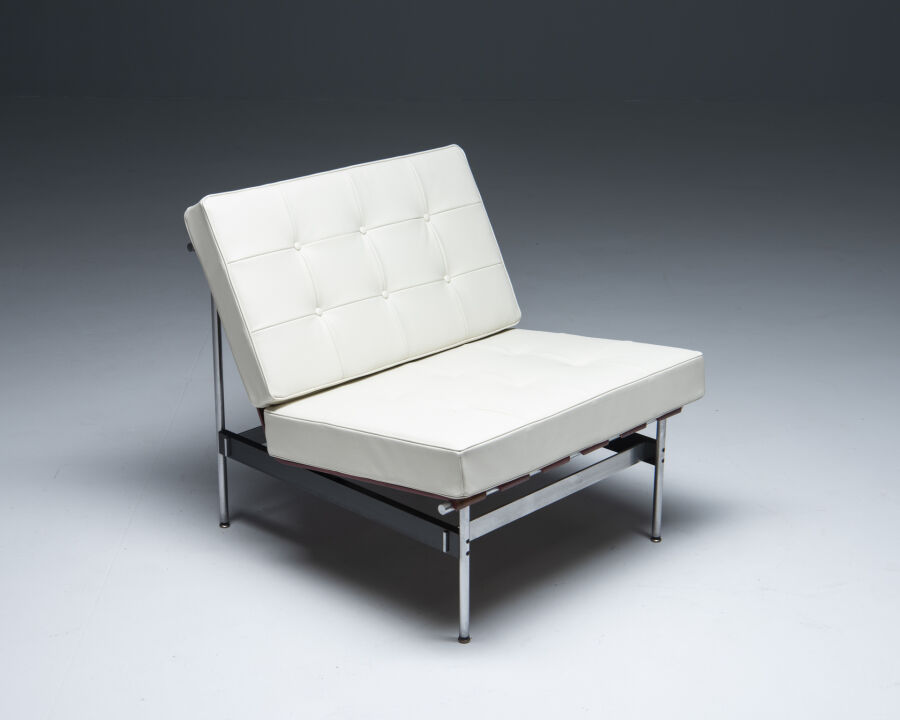 2878kho-lian-ie-artifort2-easy-chairswhite-leather-4