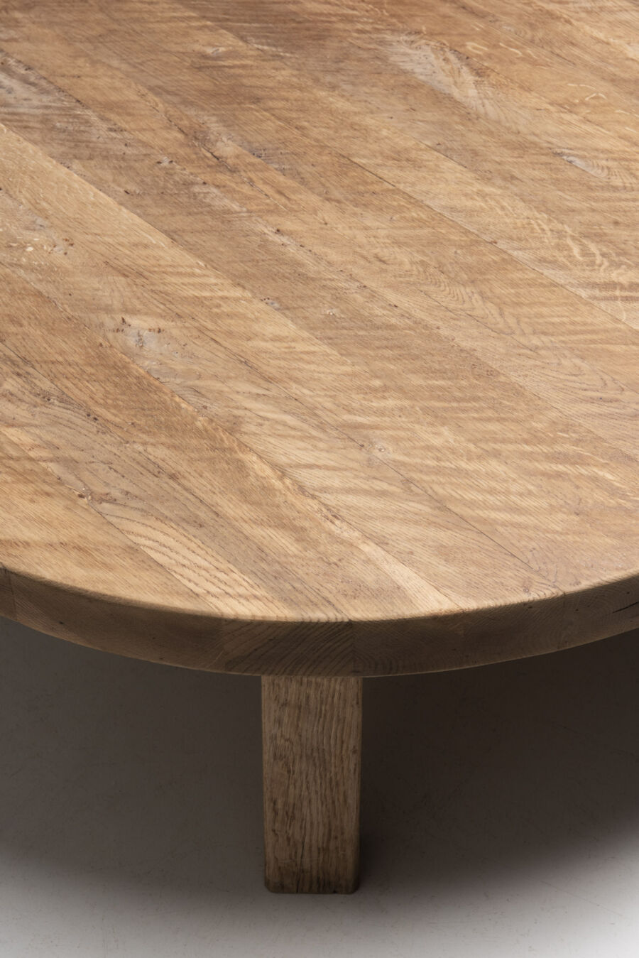 3157solid-oak-round-table-1