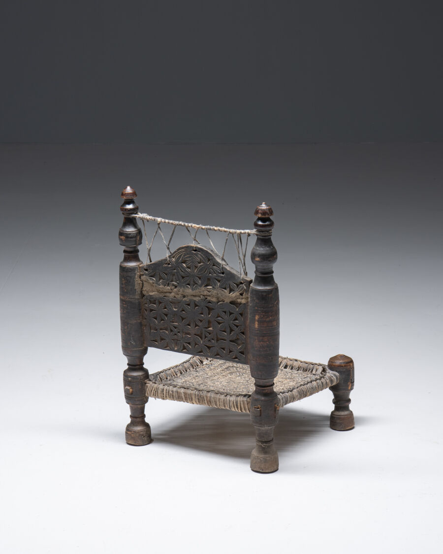 3510-nuristan-decorative-chair-2