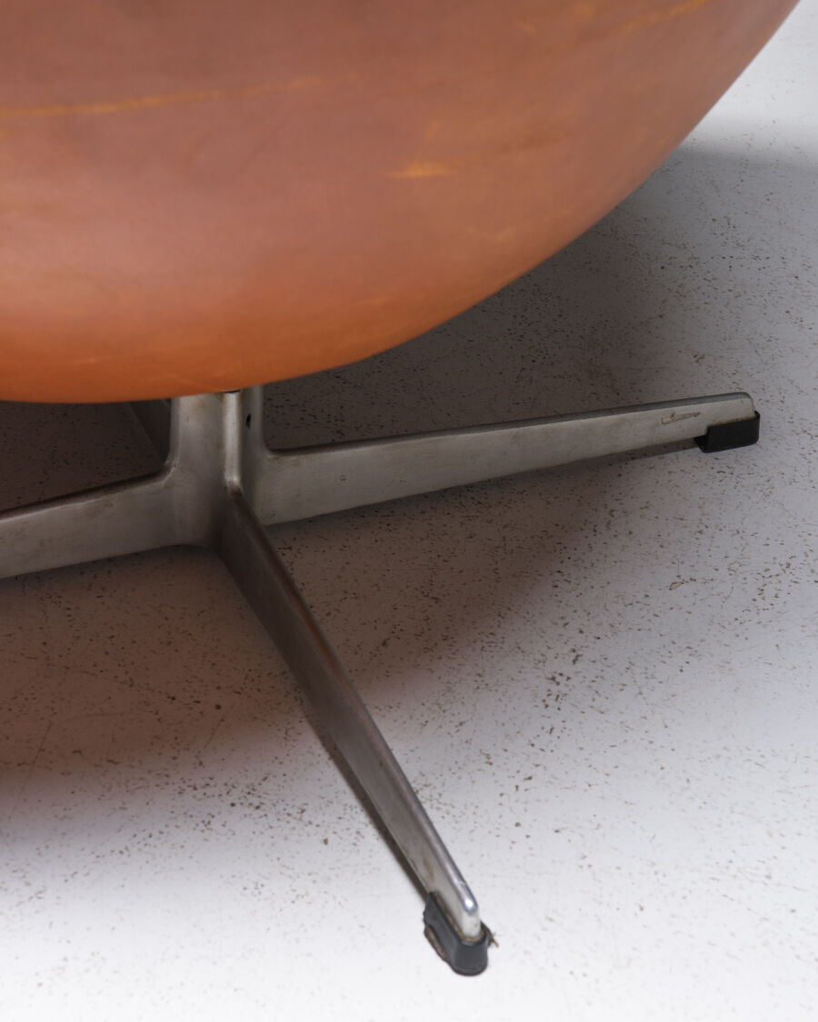 3536fritz-hansen-egg-chair-brown-leather-15