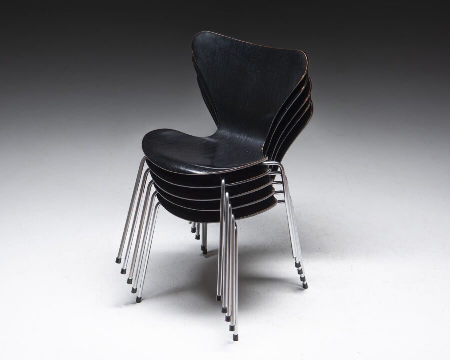 3551-5-butterfly-chairs-arne-jacobsen-fritz-hansen-4