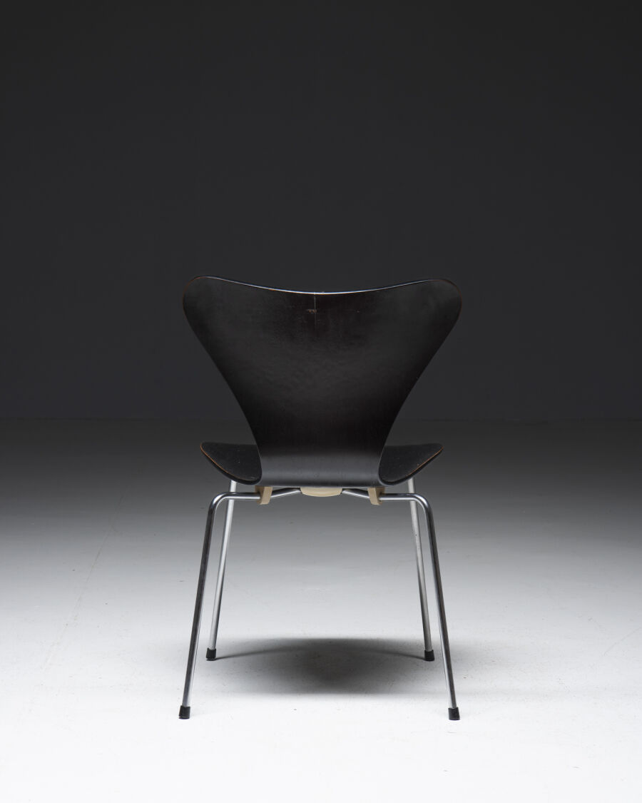 3551-5-butterfly-chairs-arne-jacobsen-fritz-hansen-9