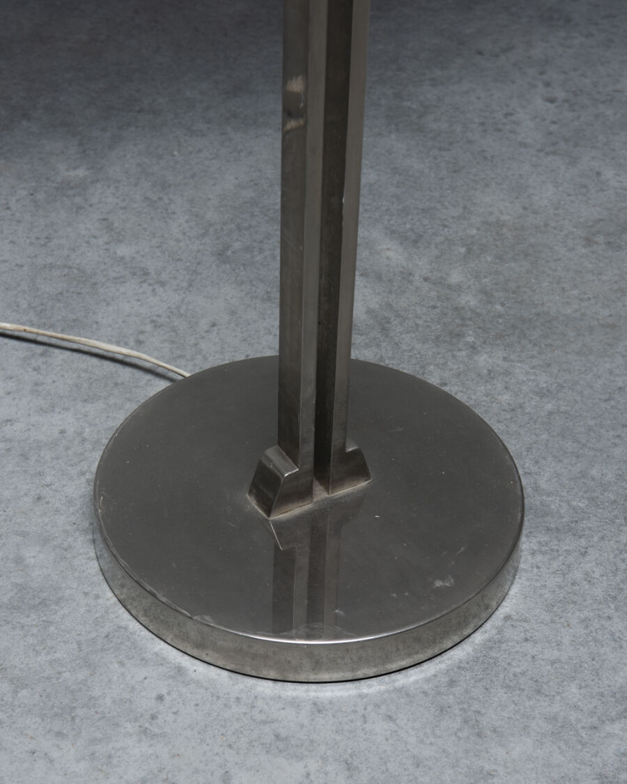 3584floor-lamp-plexi-shade-metal-base