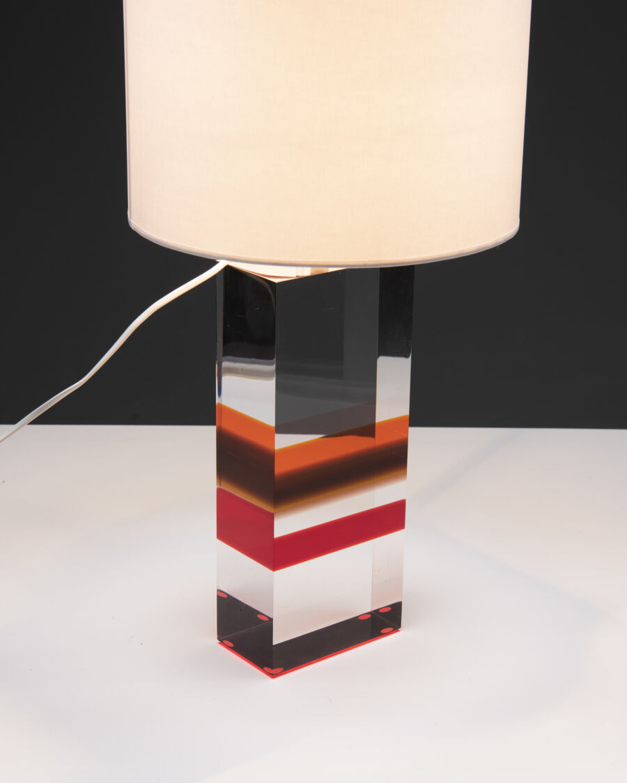 3600-70s-italian-table-lamp-with-lucite-base-5