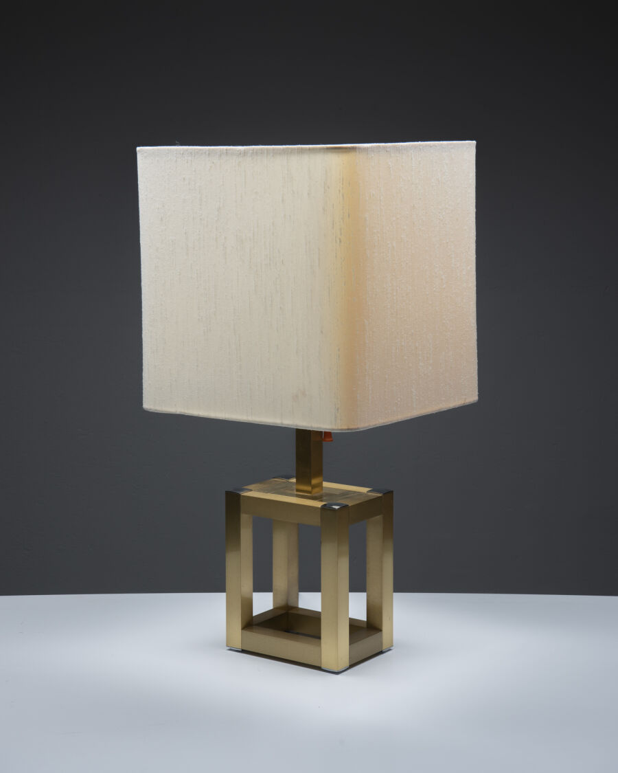 3634lumica-table-lamp-brass-base-square-shade-2