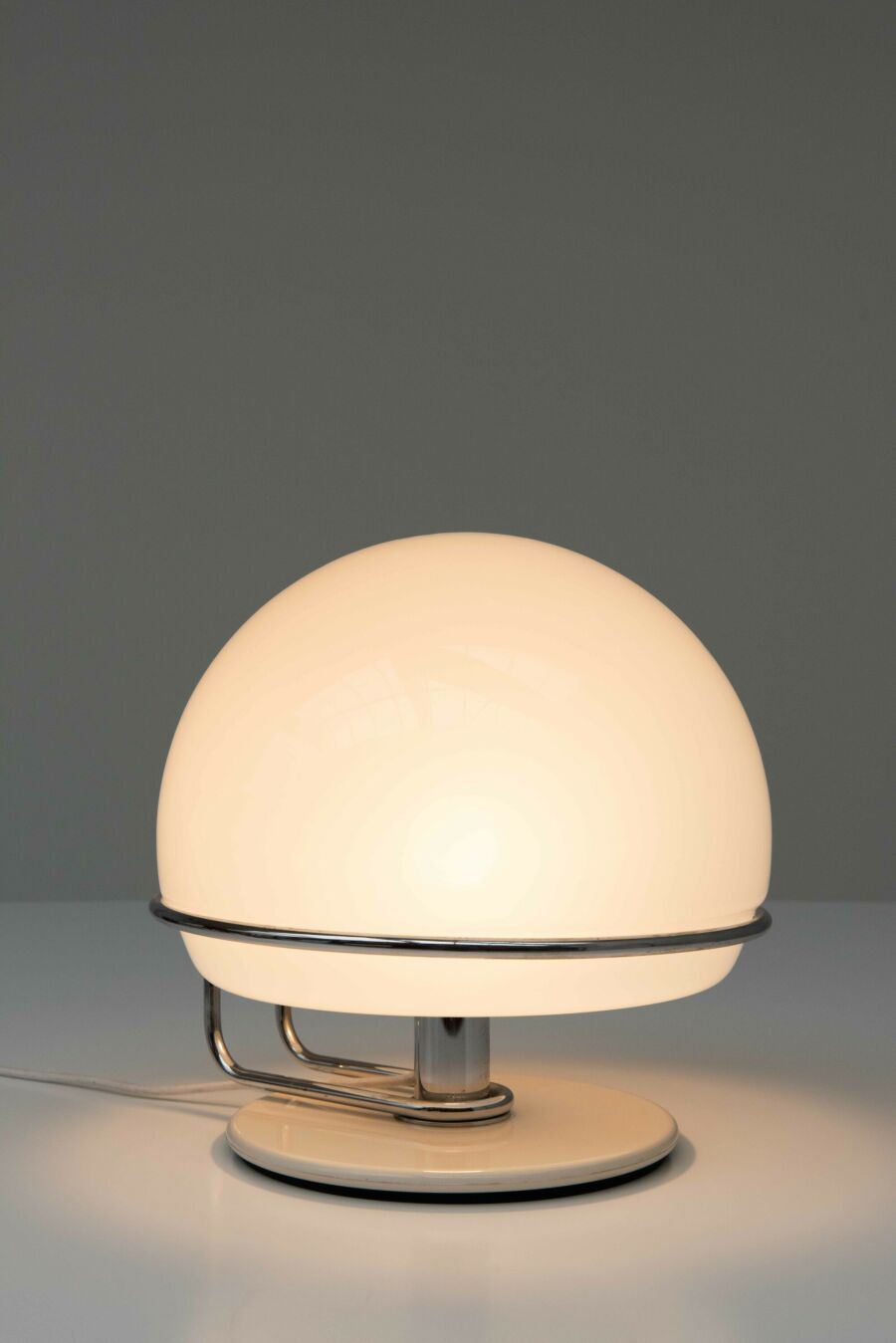 3666-white-space-age-table-lamp-27