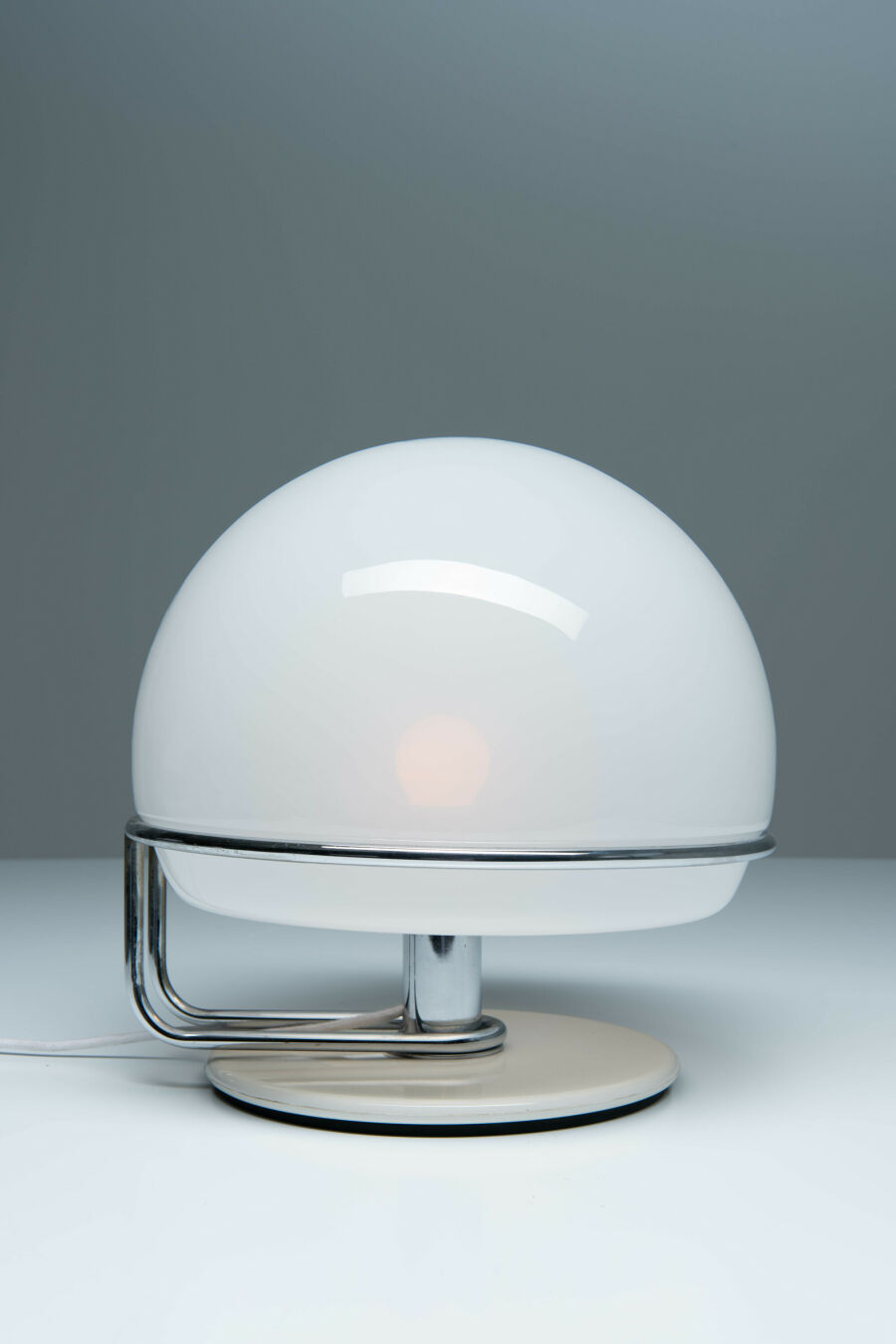 3666-white-space-age-table-lamp-4
