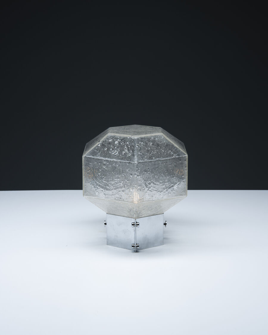 3682table-lamp-with-chromed-base-and-geometric-glass-top-2