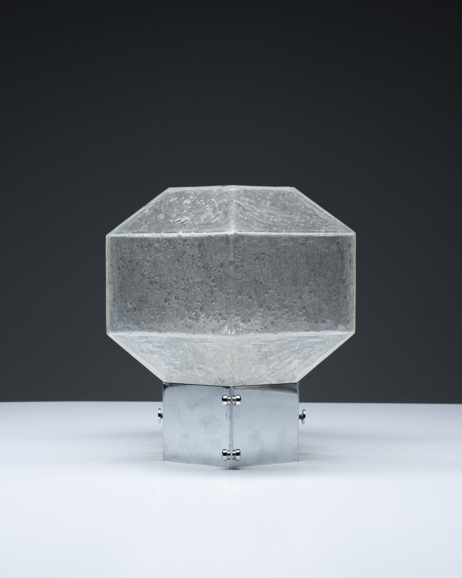 3682table-lamp-with-chromed-base-and-geometric-glass-top-3