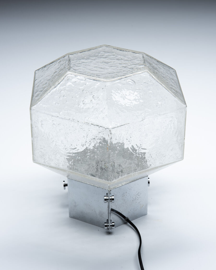 3682table-lamp-with-chromed-base-and-geometric-glass-top-9