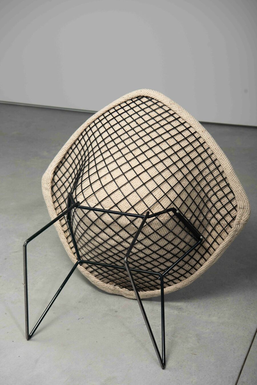 3721-harry-bertoia-diamond-chair-white-web-48