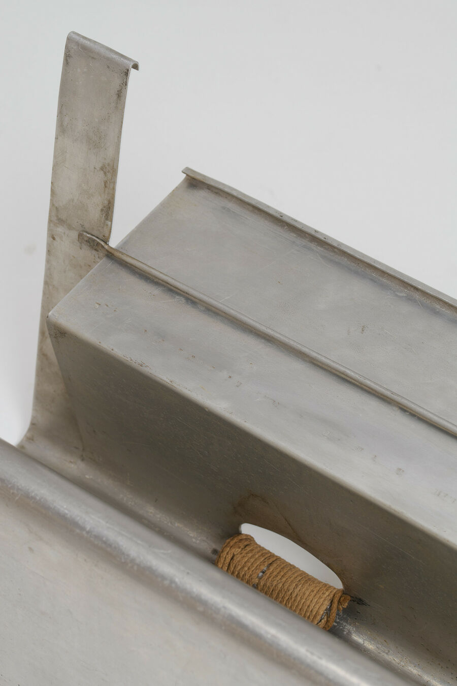 aluminum-magazine-rack-rob-parry07