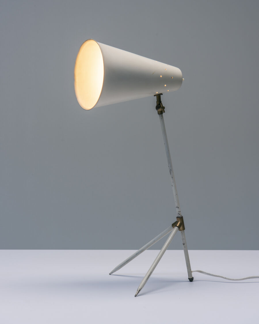 cs02850s-tripod-white-desk-lamp-8