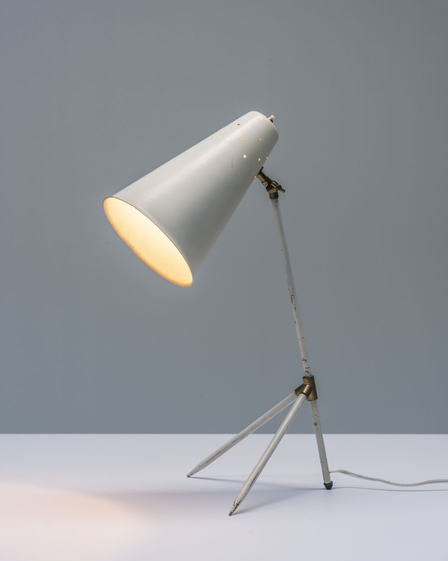cs02850s-tripod-white-desk-lamp-9