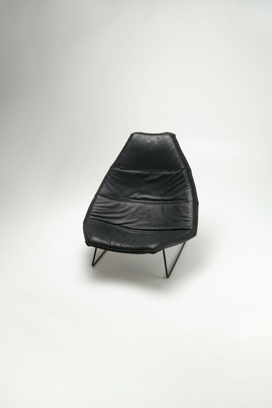 geoffrey-harcourt-artifort-geoffrey-harcourt-artifort-f585-sledge-chair-rare-base-07