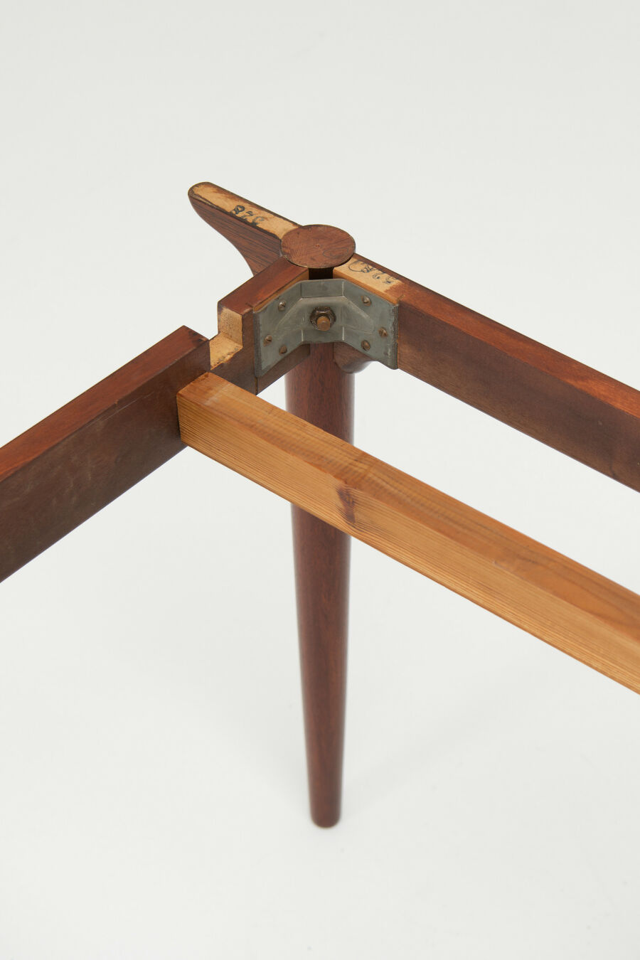 gunni-omann-model-54-dining-table11