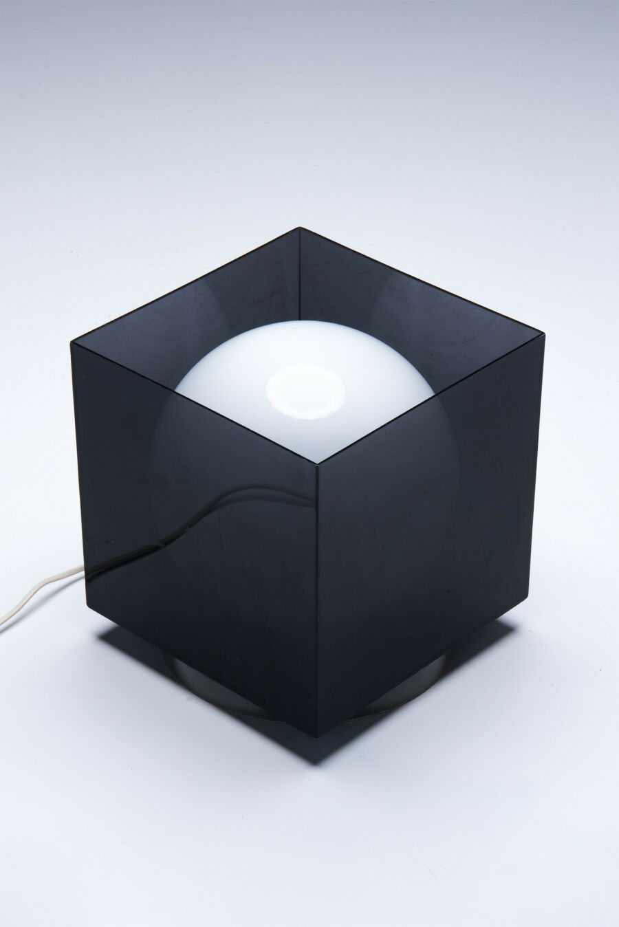 italian-table-lamp-acrylic-cube-inner-white-glass-sphere-60s3AqvT