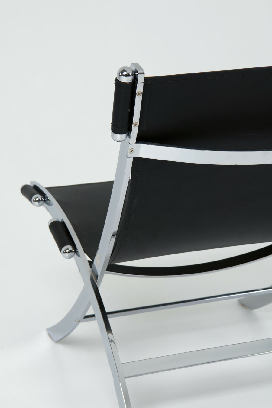 lounge-chair-in-chrome-and-leather-for-flexform-or-ilva-design-model-cuba-antonio-citterio-06