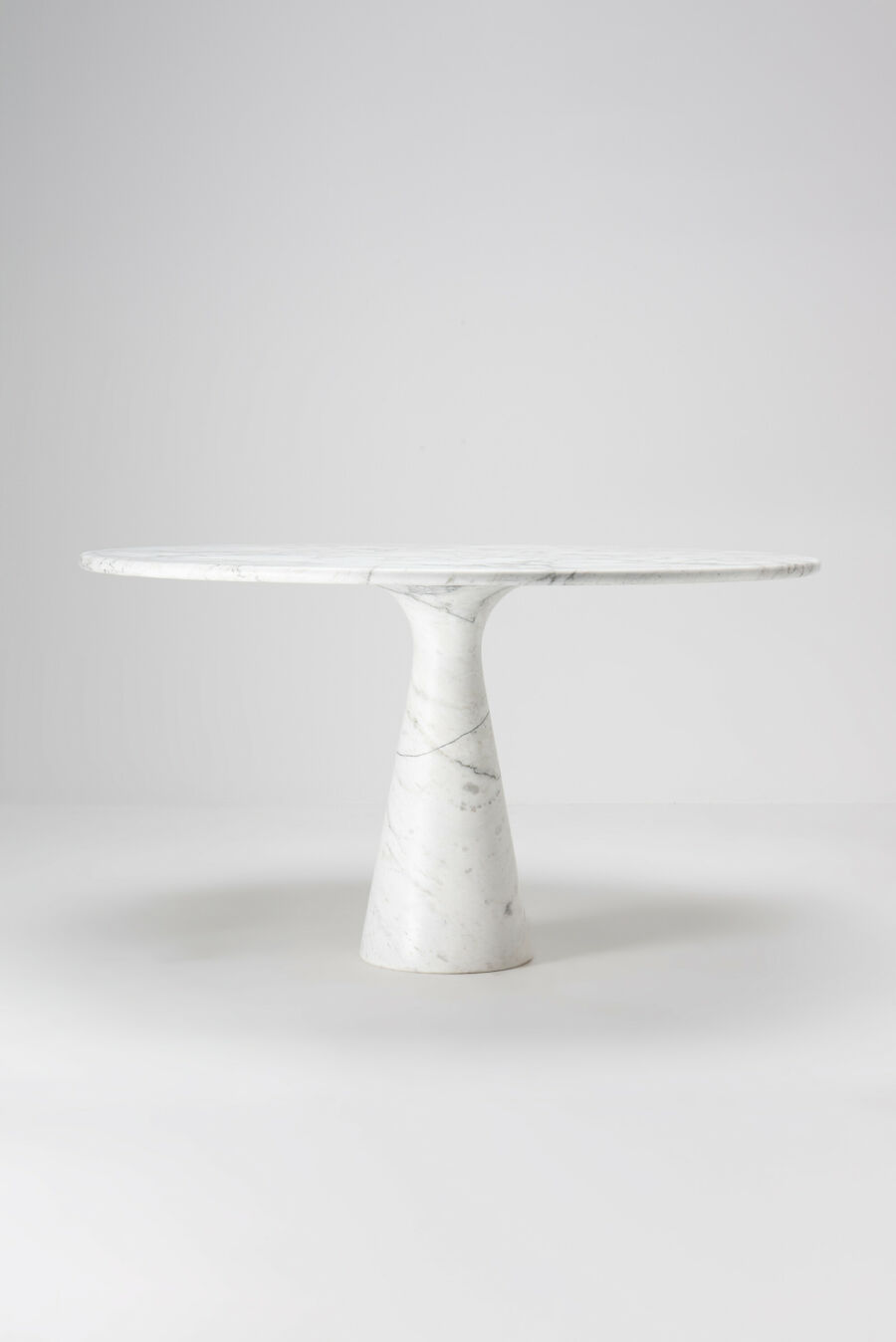 A PEDESTAL DINING TABLE - M1 Angelo Mangiarotti Skipper