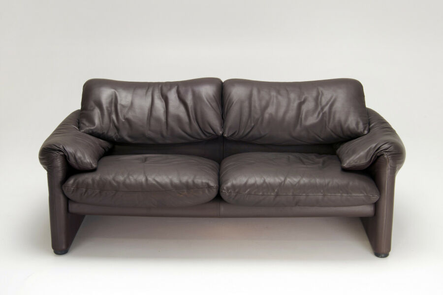 maralunga-sofa-by-vico-magistretti-for-cassina-01