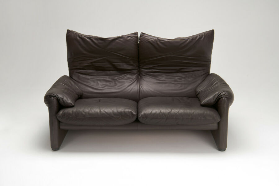 maralunga-sofa-by-vico-magistretti-for-cassina-03