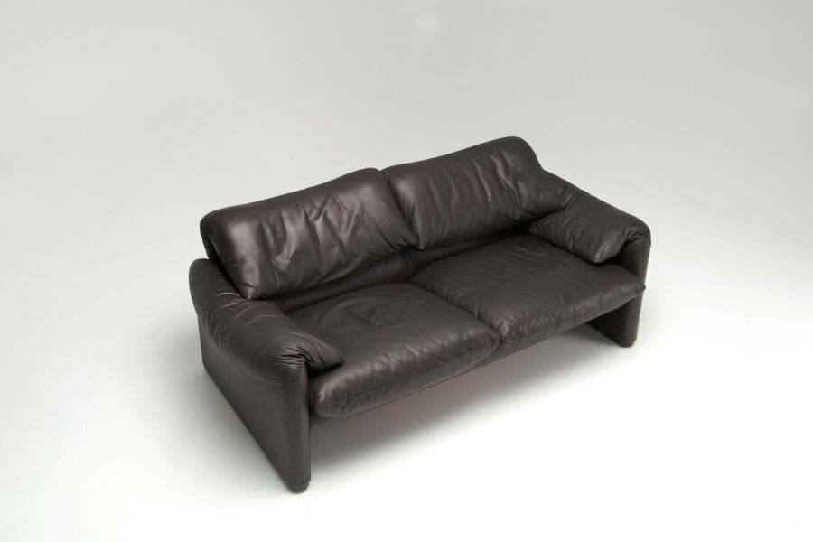 maralunga-sofa-by-vico-magistretti-for-cassina-04