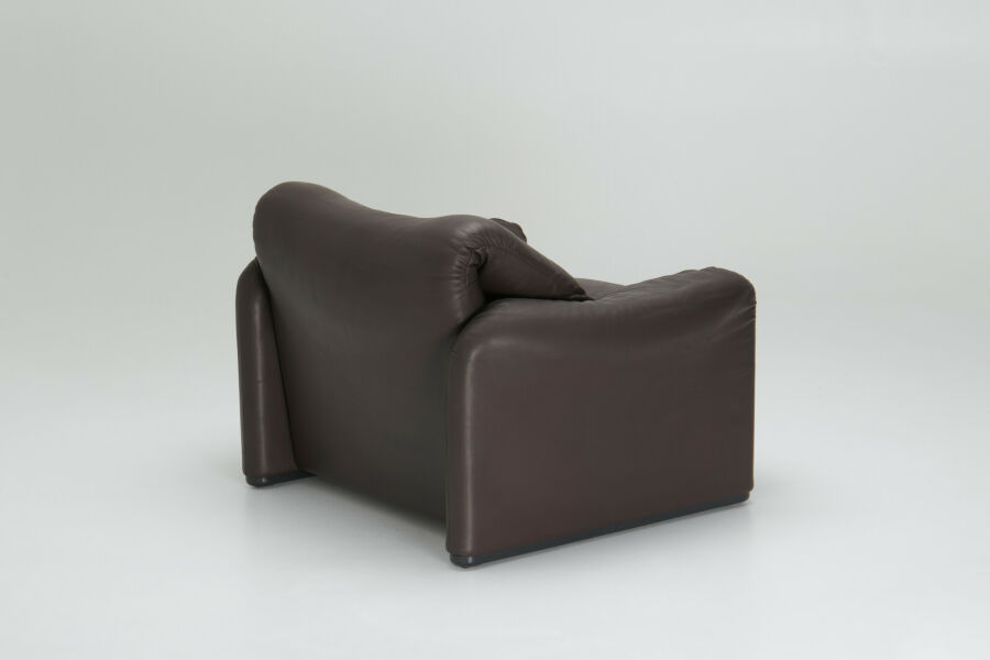 maralunga-sofa-by-vico-magistretti-for-cassina-04irXG