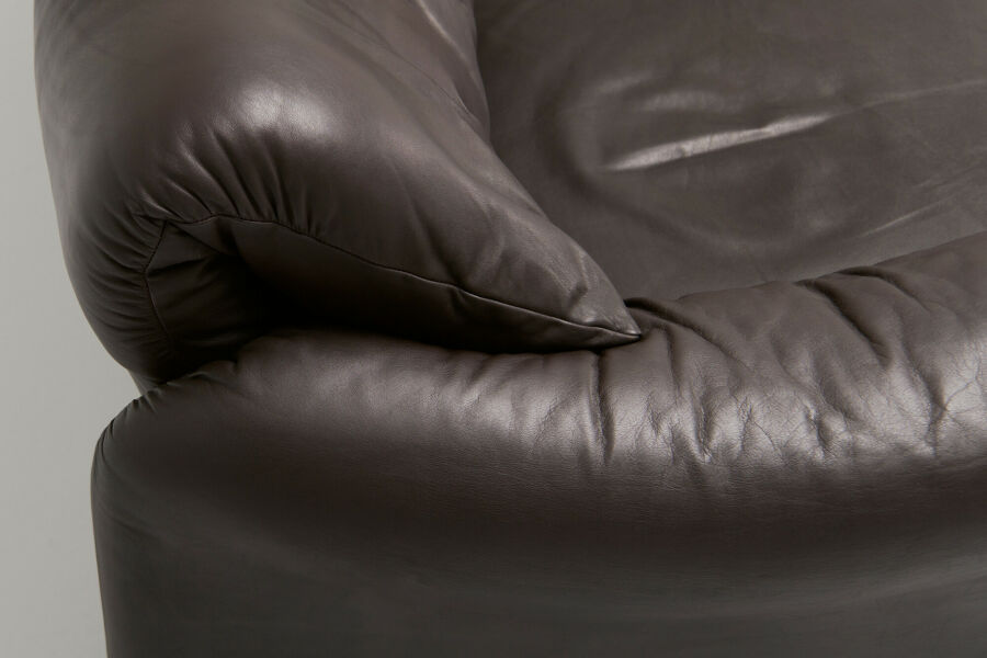 maralunga-sofa-by-vico-magistretti-for-cassina-05