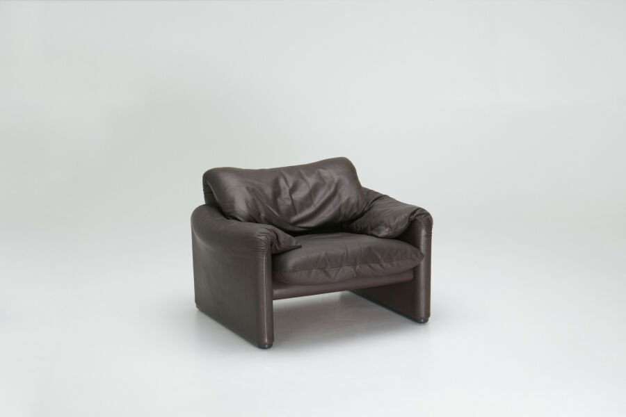 maralunga-sofa-by-vico-magistretti-for-cassina-05oW6B