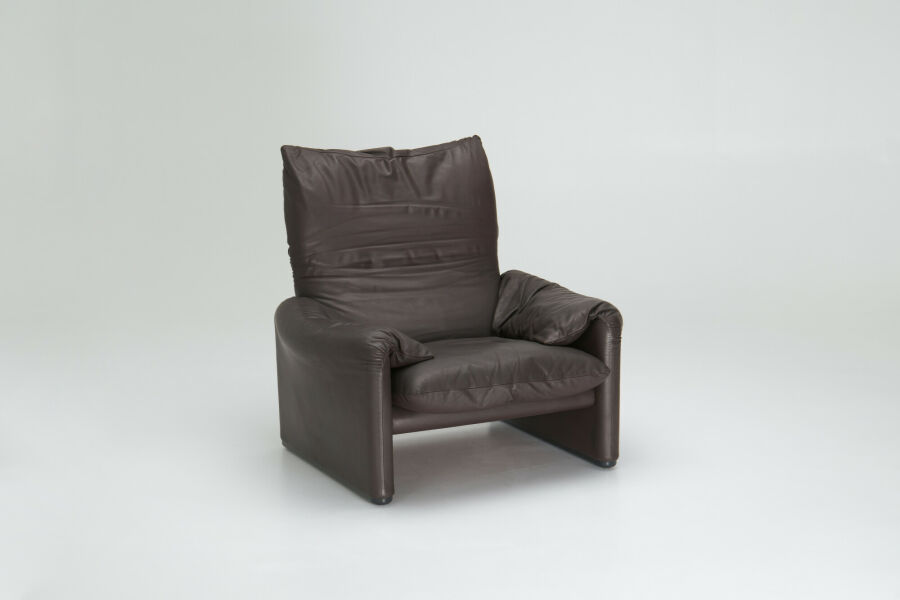 maralunga-sofa-by-vico-magistretti-for-cassina-06