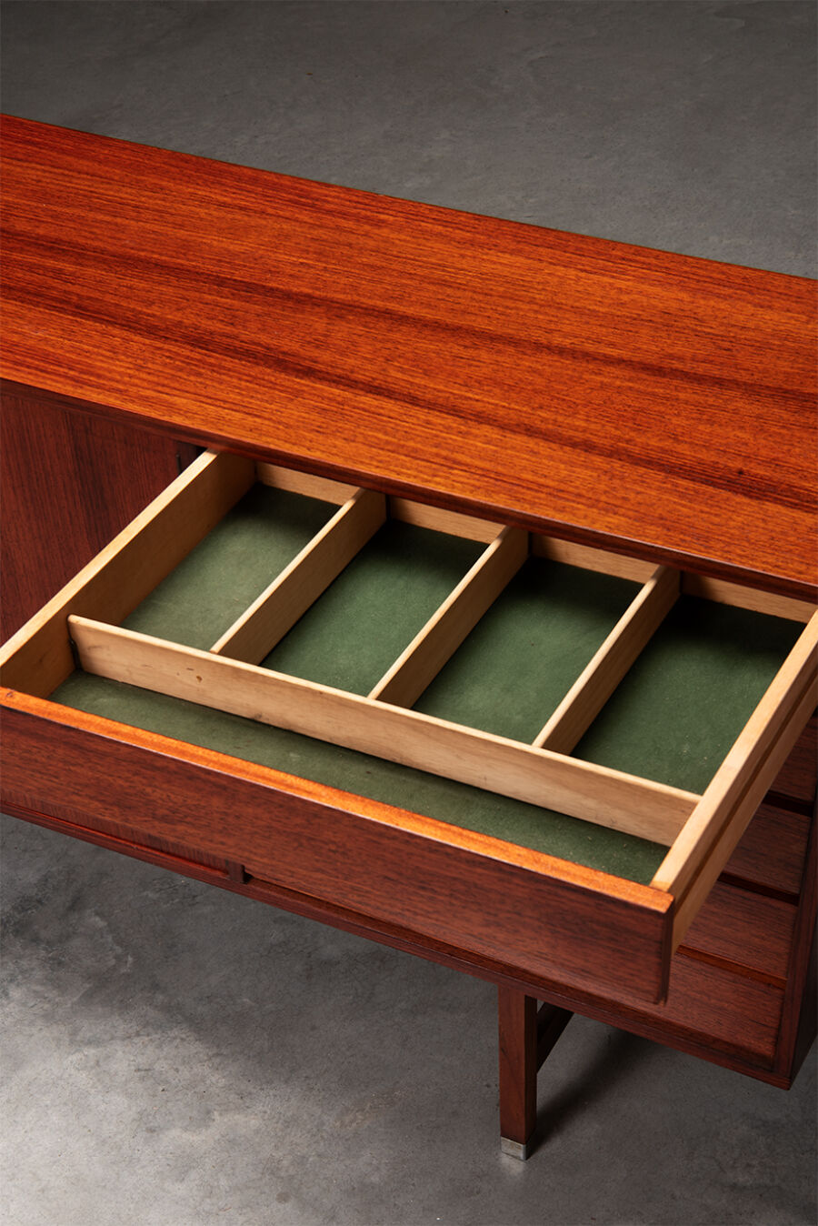 minimalist-modernist-sideboard-in-teak8