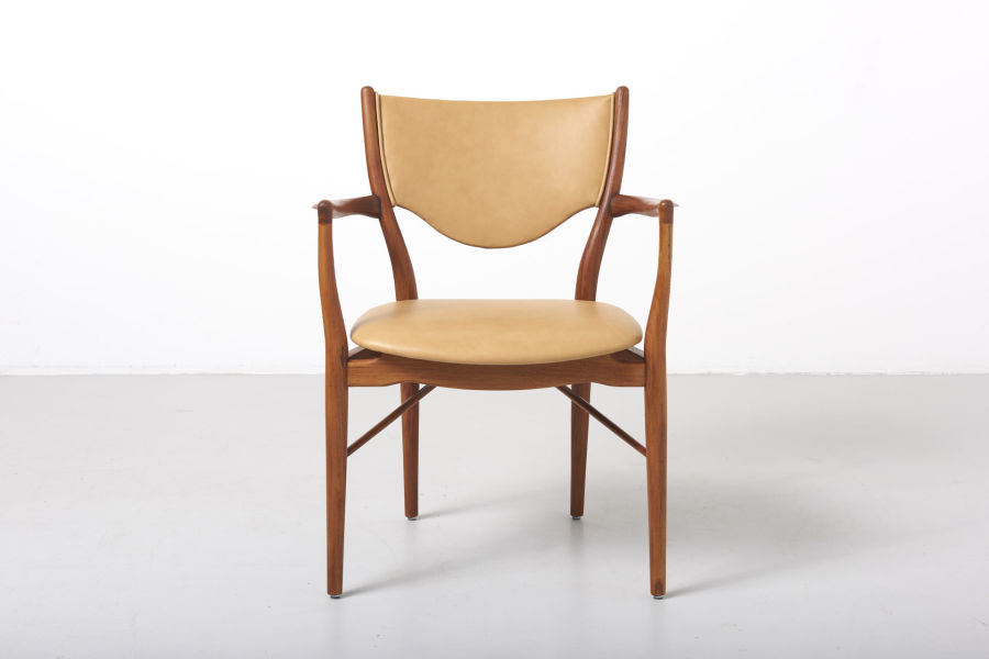 modestfurniture-vintage-1438-finn-juhl-armchair-bo-7201