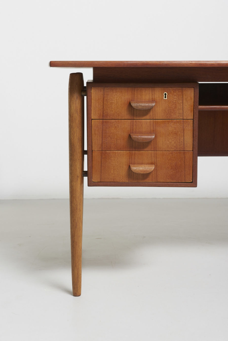 modest furniture vintage 1502 danish desk in teak with oak legs 03