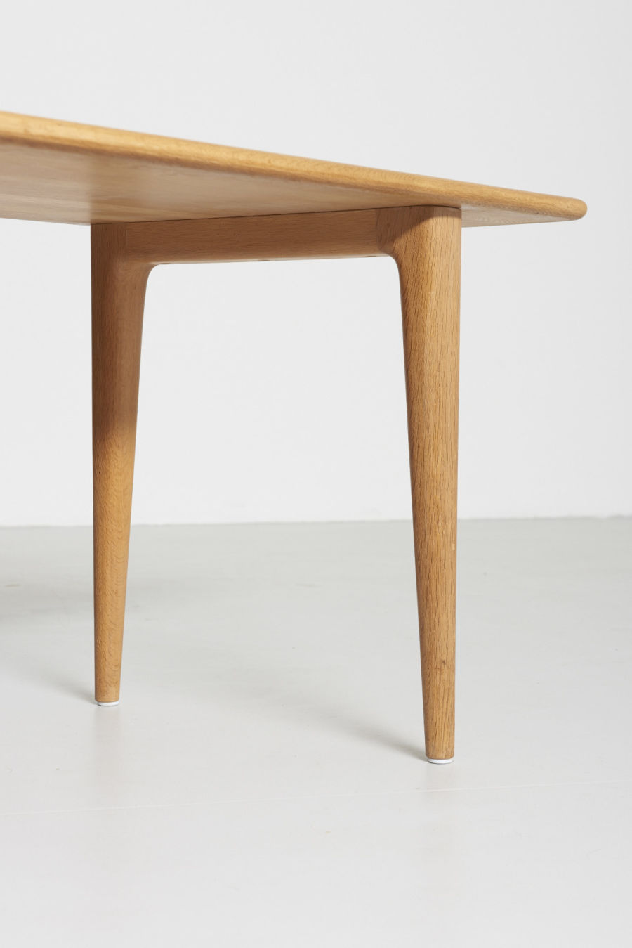 modest furniture vintage 1599 low table solid oak 09