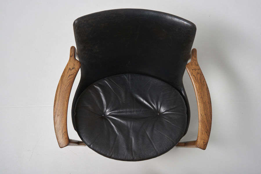 modestfurniture-vintage-1699-ib-kofod-larsen-pair-easy-chairs-froscher07